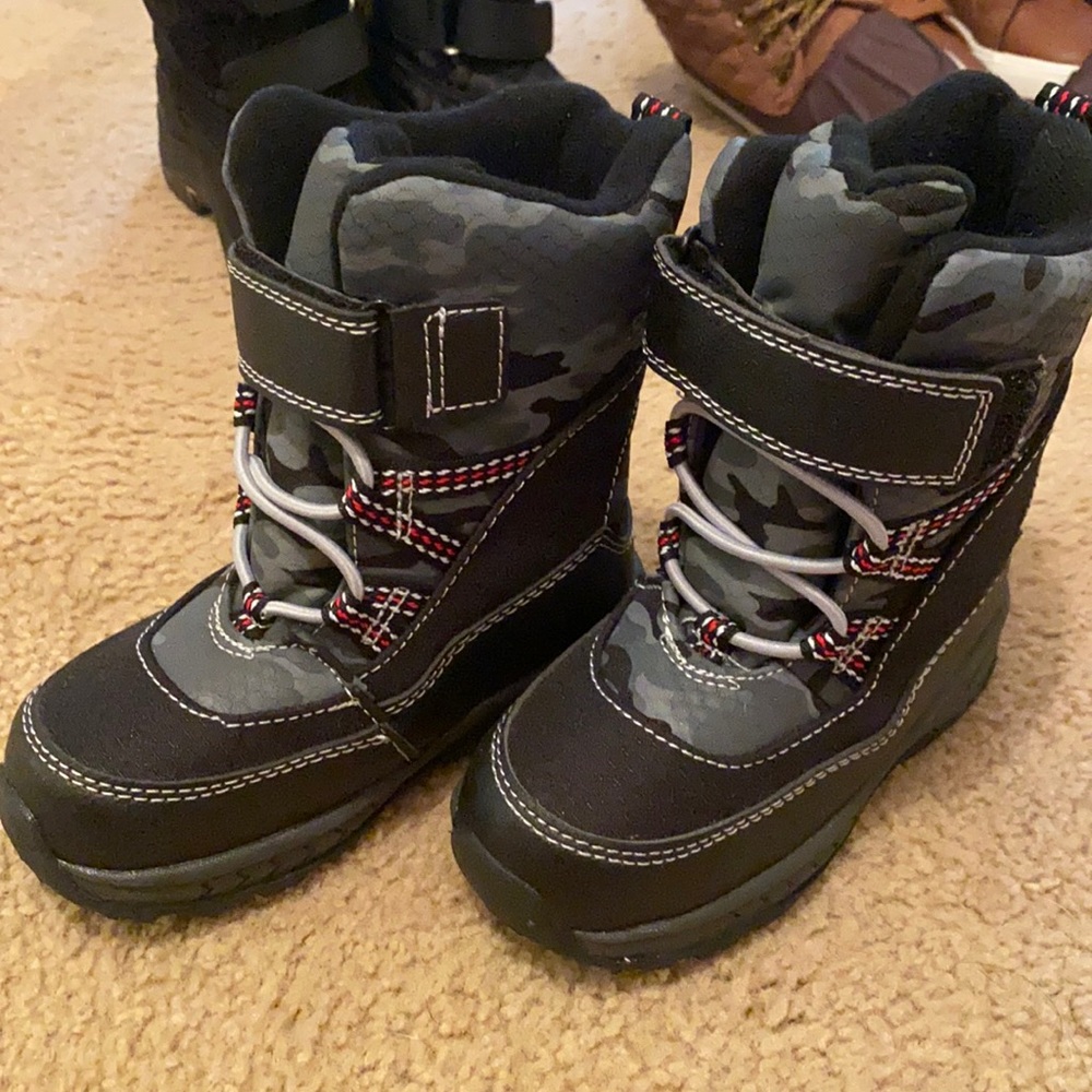 Camo snow boots